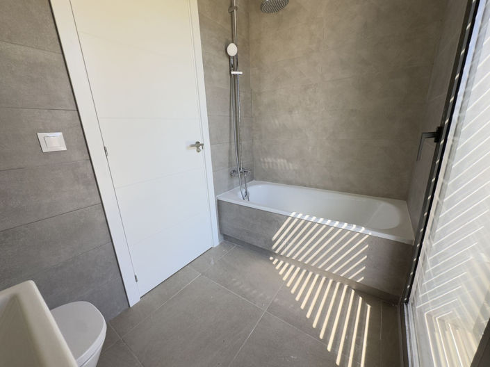 Image No.19-3 Bed Semi-Detached for sale