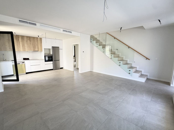 Image No.2-3 Bed Semi-Detached for sale