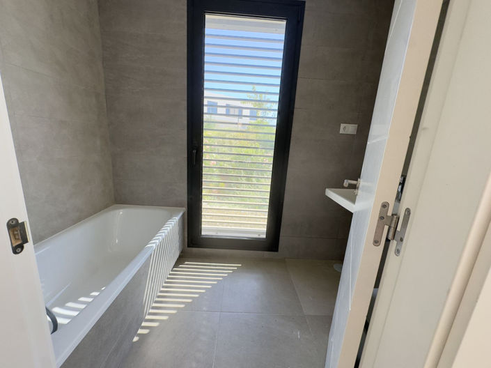 Image No.20-3 Bed Semi-Detached for sale