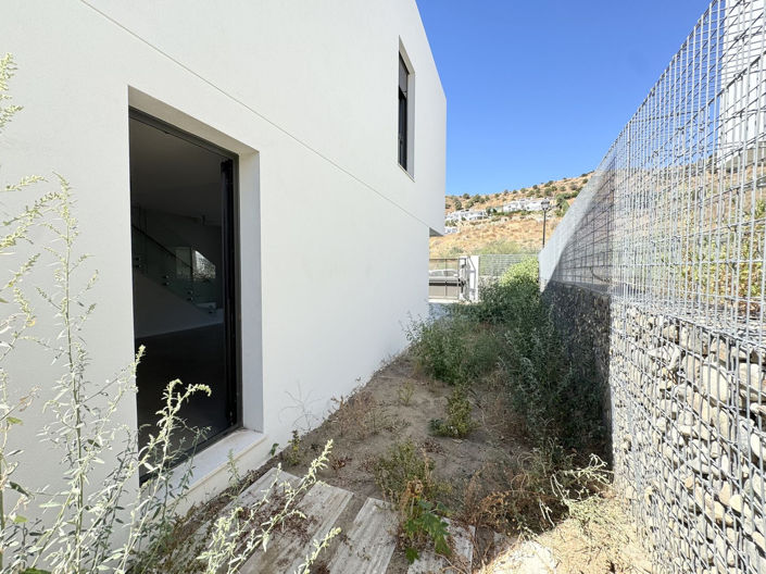 Image No.30-3 Bed Semi-Detached for sale