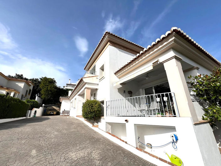 Image No.2-6 Bed Villa for sale