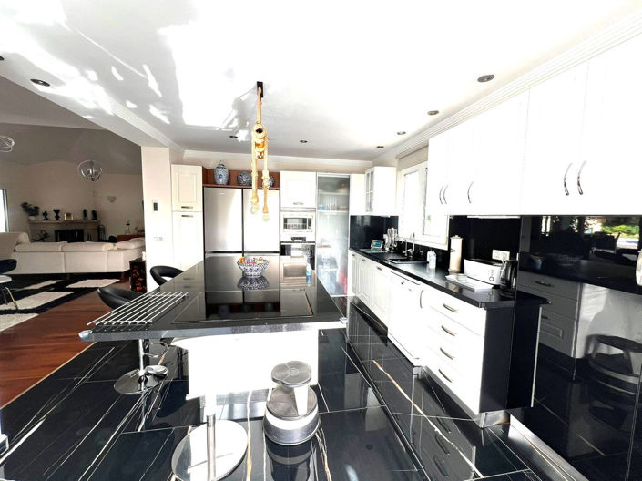 Image No.6-6 Bed Villa for sale