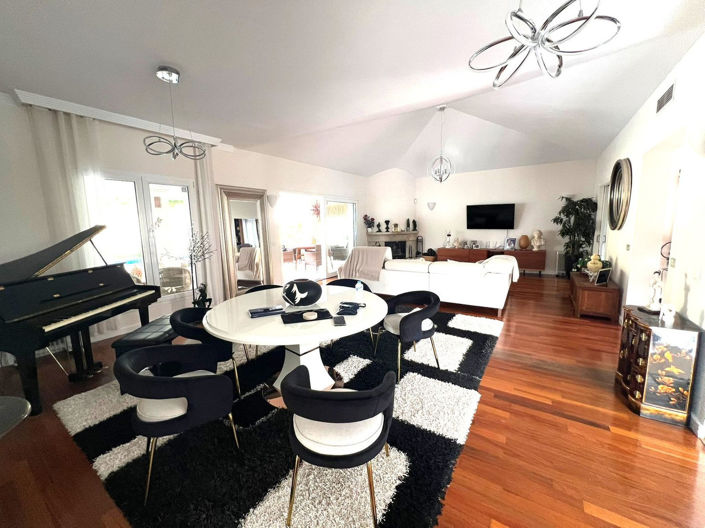 Image No.9-6 Bed Villa for sale