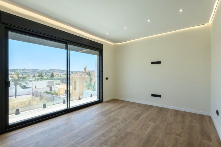 Image No.4-2 Bed Villa for sale