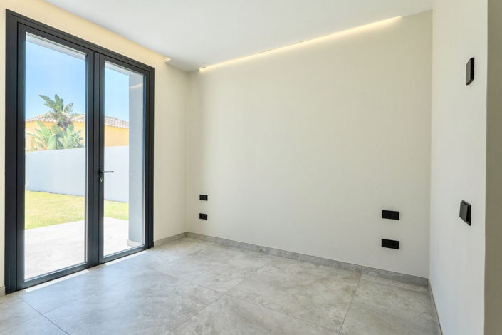Image No.41-2 Bed Villa for sale