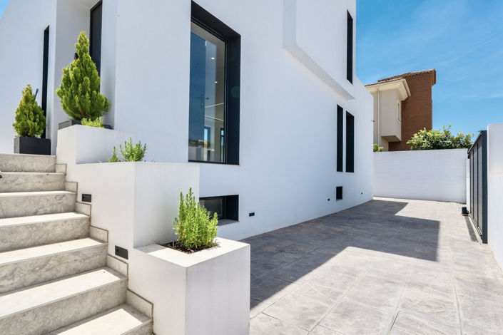 Image No.49-2 Bed Villa for sale