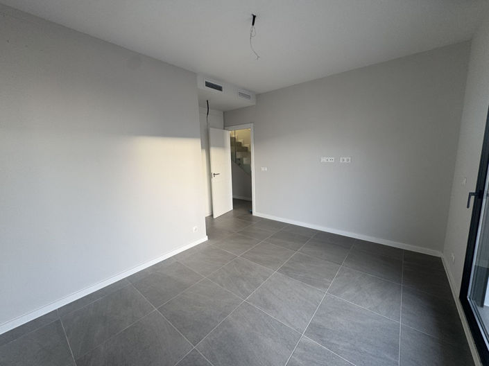 Image No.18-3 Bed Townhouse for sale