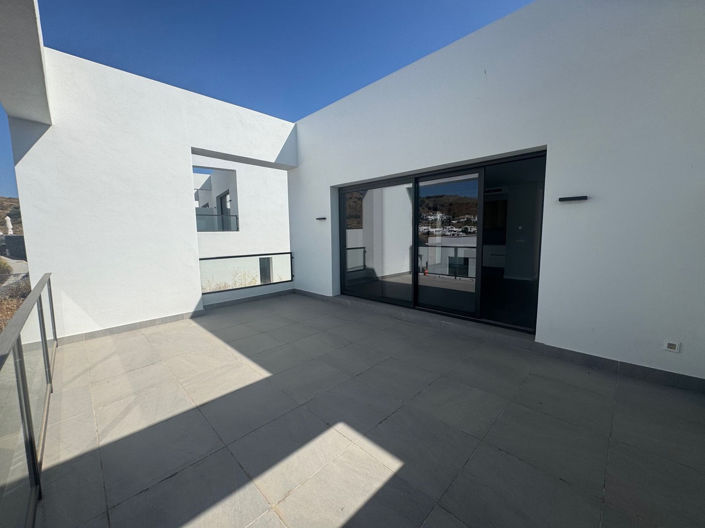 Image No.6-3 Bed Townhouse for sale