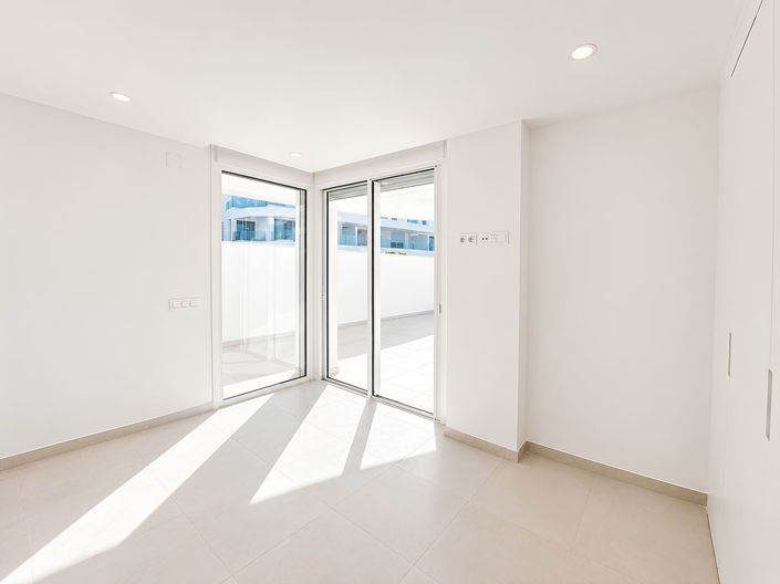 Image No.12-3 Bed Apartment for sale