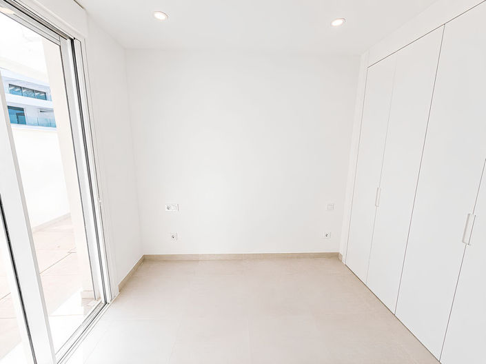 Image No.28-3 Bed Apartment for sale