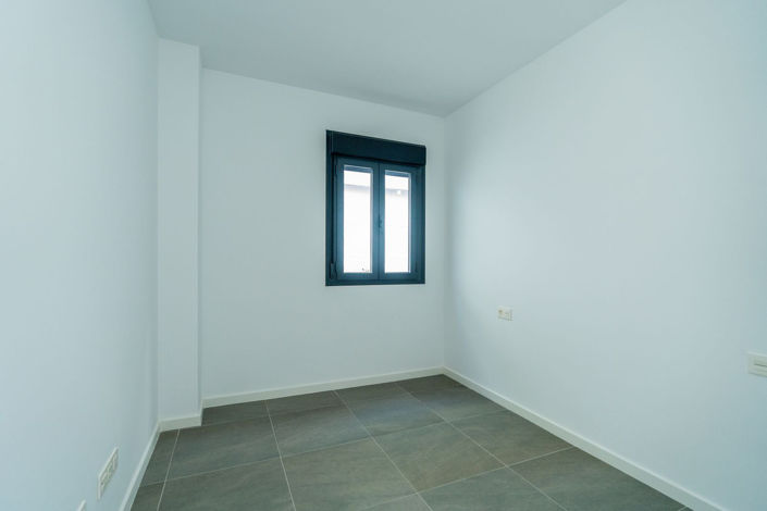 Image No.17-2 Bed Townhouse for sale