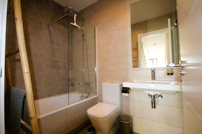 Image No.28-3 Bed Semi-Detached for sale