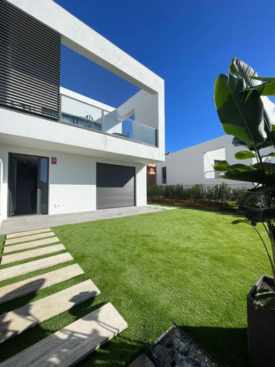 Image No.30-3 Bed Semi-Detached for sale