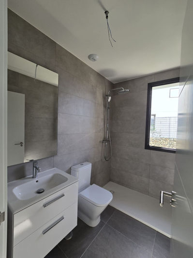 Image No.26-3 Bed Semi-Detached for sale