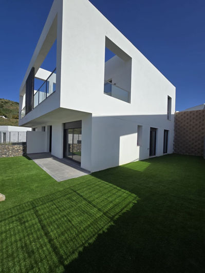 Image No.4-3 Bed Semi-Detached for sale