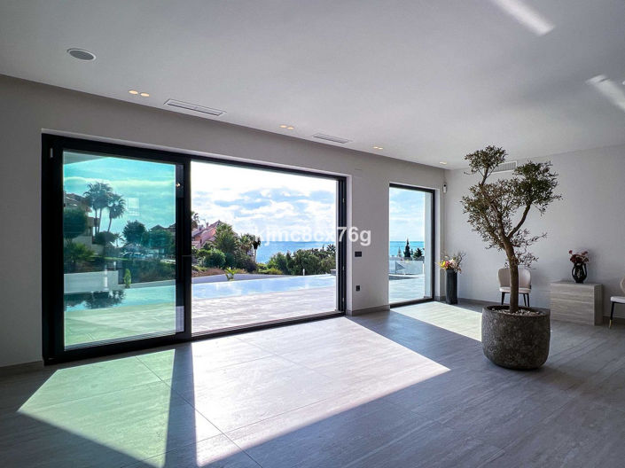 Image No.15-5 Bed Villa for sale