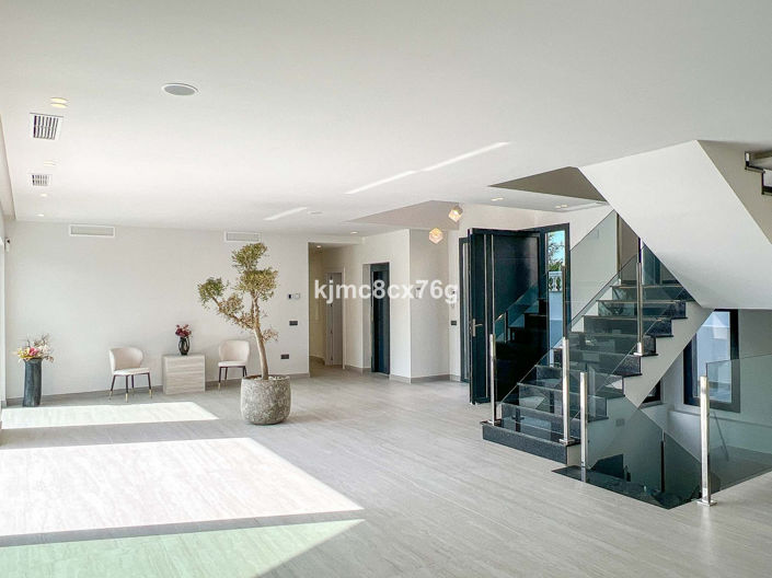Image No.16-5 Bed Villa for sale