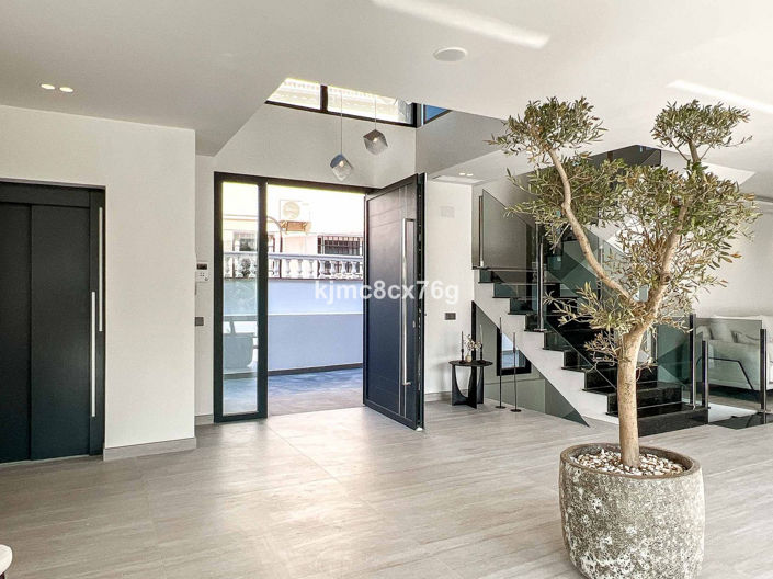 Image No.17-5 Bed Villa for sale
