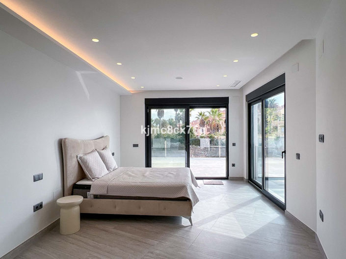 Image No.38-5 Bed Villa for sale
