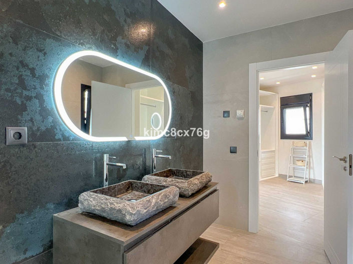 Image No.44-5 Bed Villa for sale