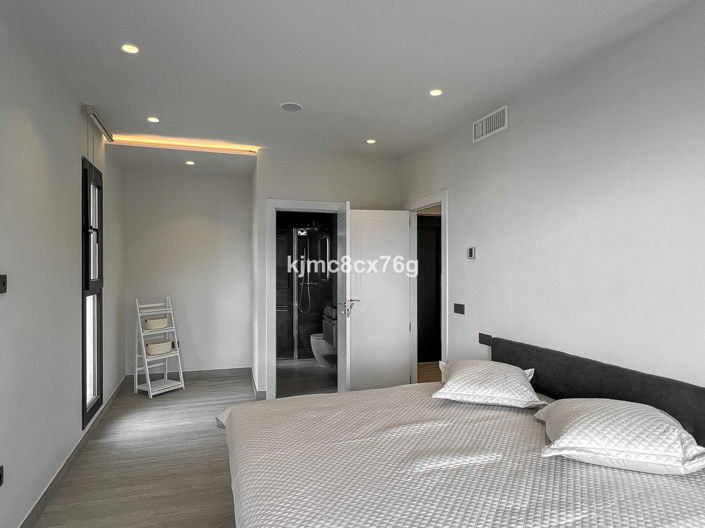 Image No.50-5 Bed Villa for sale