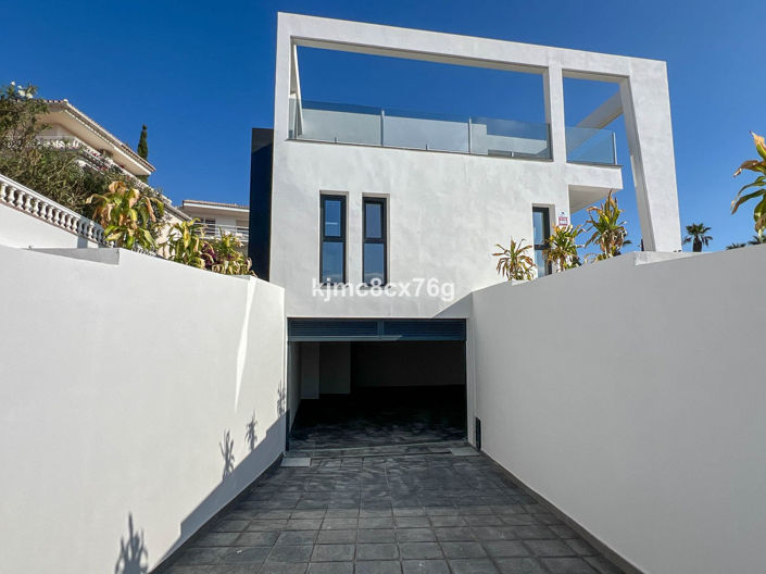 Image No.56-5 Bed Villa for sale