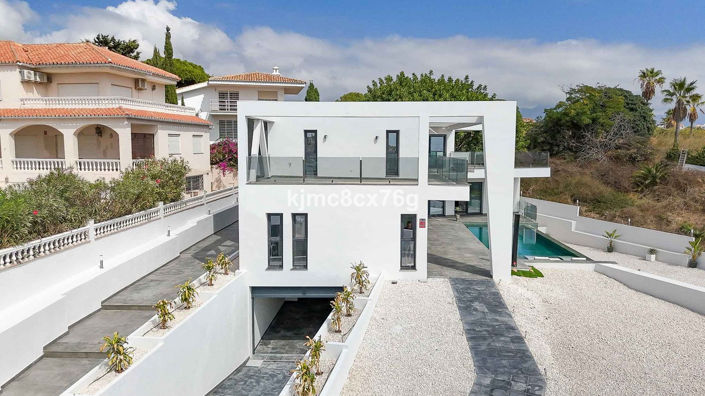 Image No.59-5 Bed Villa for sale