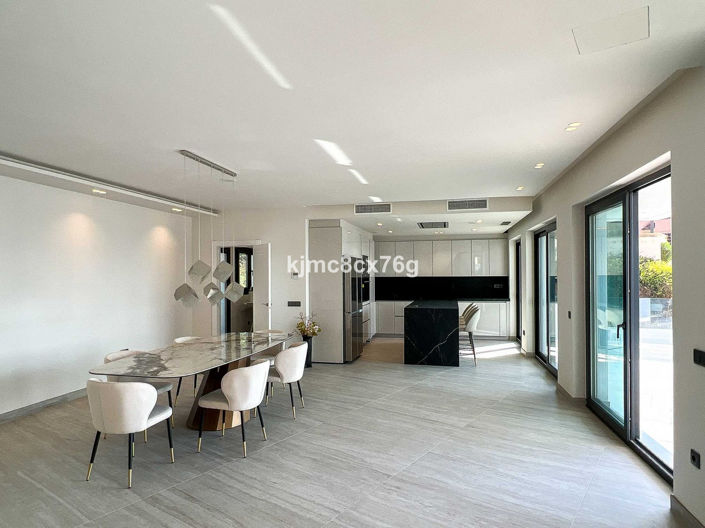 Image No.8-5 Bed Villa for sale