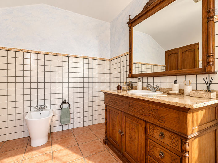 Image No.18-4 Bed Townhouse for sale