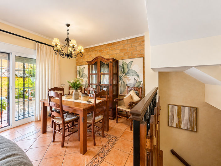 Image No.19-4 Bed Townhouse for sale