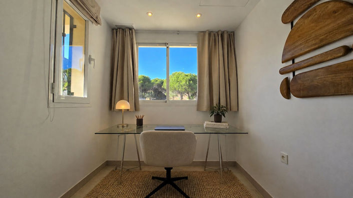 Image No.26-4 Bed Townhouse for sale