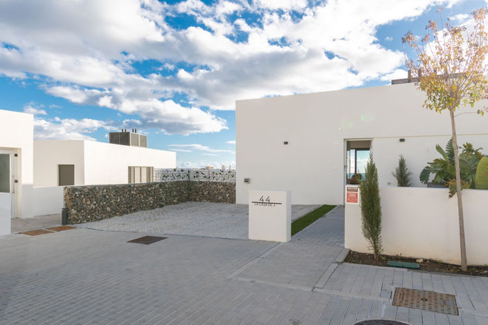 Image No.37-3 Bed Semi-Detached for sale