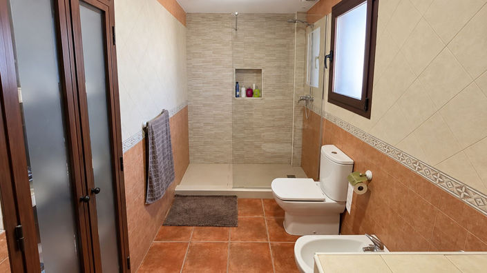 Image No.15-6 Bed Villa for sale