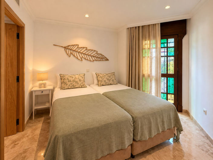 Image No.10-4 Bed Semi-Detached for sale