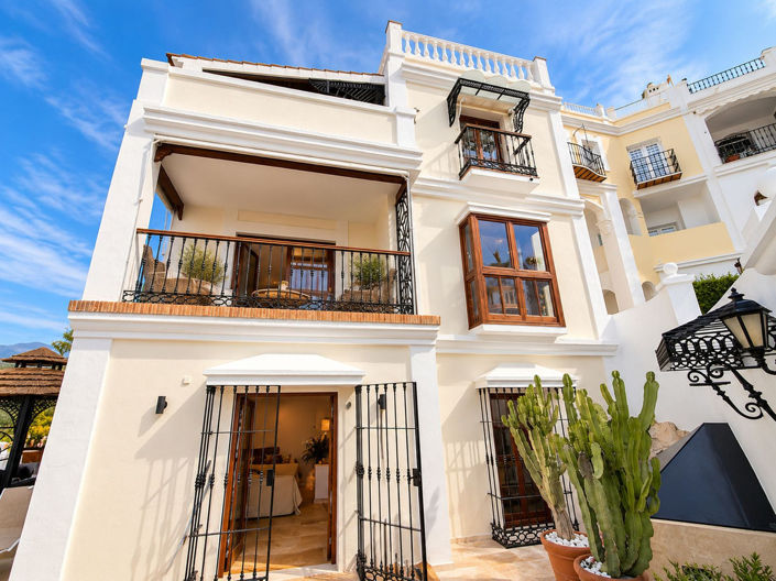 Image No.16-4 Bed Semi-Detached for sale