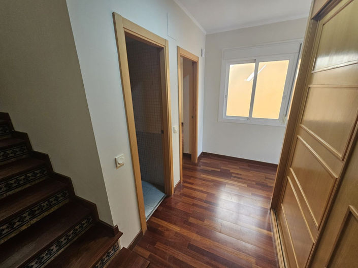 Image No.19-4 Bed Townhouse for sale