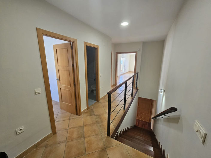 Image No.21-4 Bed Townhouse for sale