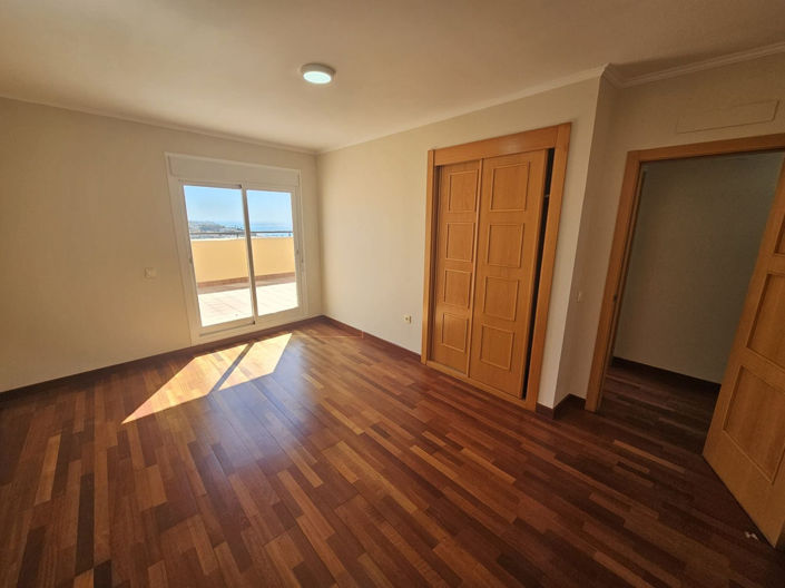 Image No.4-4 Bed Townhouse for sale