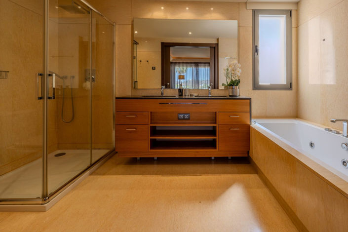 Image No.20-3 Bed Apartment for sale