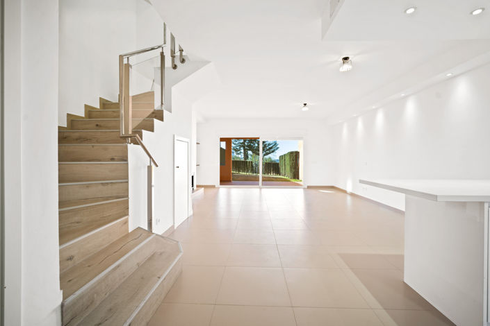 Image No.2-4 Bed Townhouse for sale