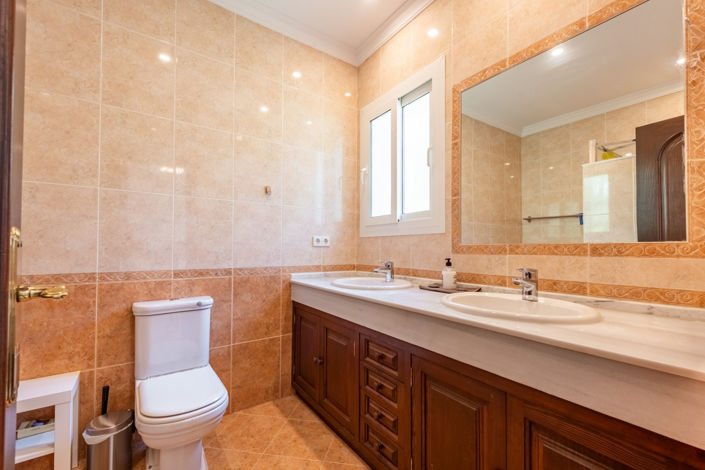 Image No.12-4 Bed Villa for sale