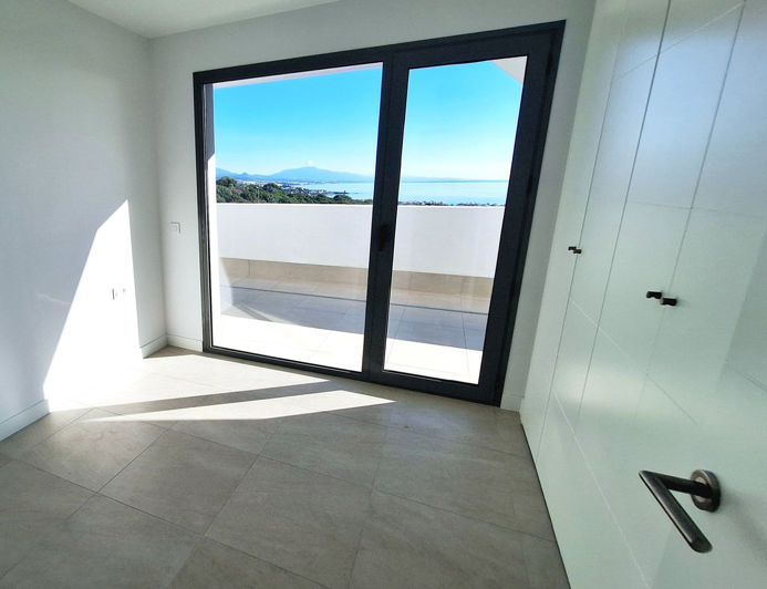 Image No.27-3 Bed Apartment for sale
