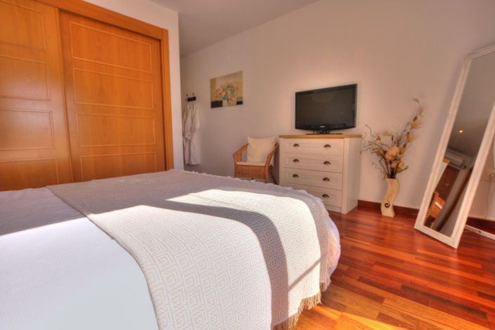 Image No.23-4 Bed Apartment for sale