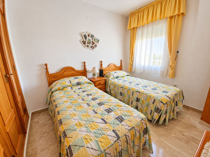Image No.15-2 Bed Townhouse for sale