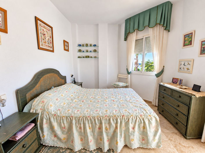 Image No.20-2 Bed Townhouse for sale