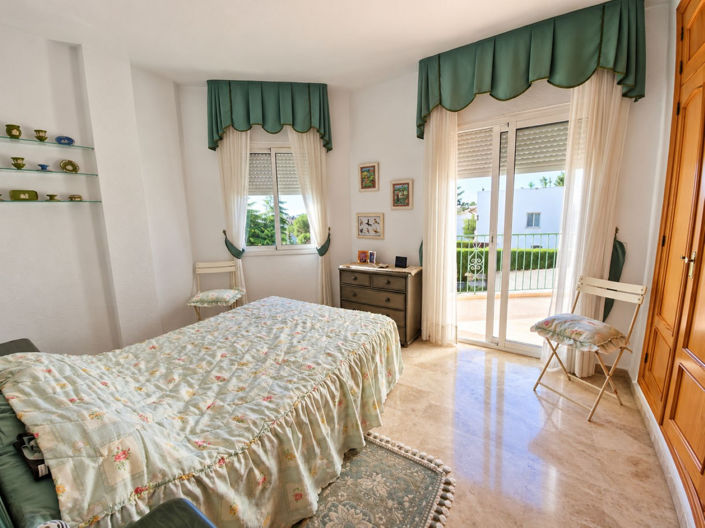 Image No.21-2 Bed Townhouse for sale