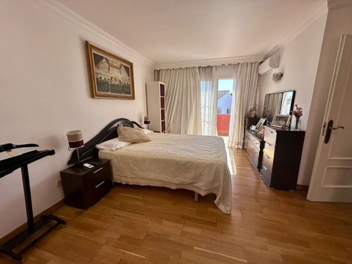 Image No.36-5 Bed Villa for sale