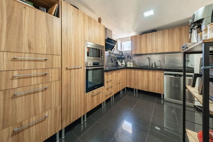 Image No.10-6 Bed Semi-Detached for sale
