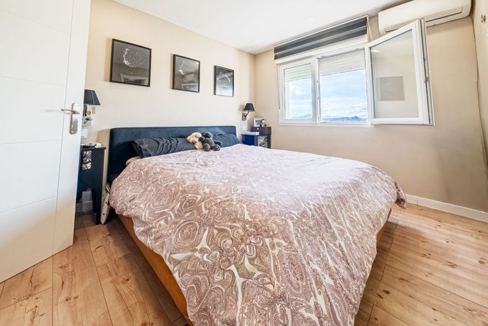 Image No.12-6 Bed Semi-Detached for sale