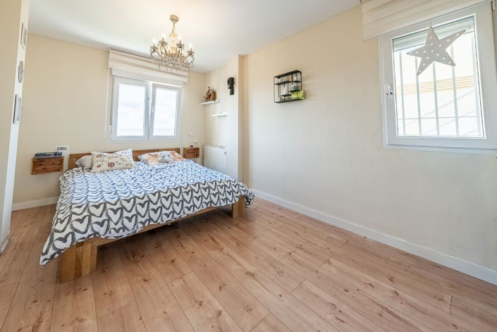 Image No.15-6 Bed Semi-Detached for sale